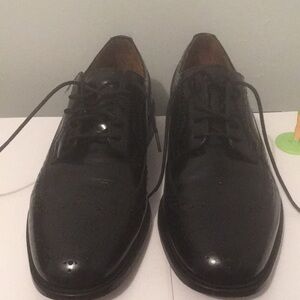 Bostonian Men’s Dress Black leather  Wing Tip Dress shoes. Size 10.5